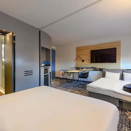 Novotel Potsdamer Platz 3*